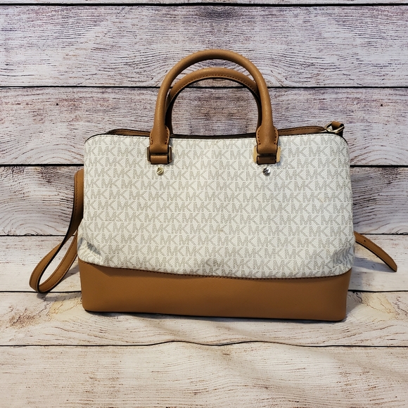 Michael Kors Signature Savannah Large Satchel - Picture 2 of 12